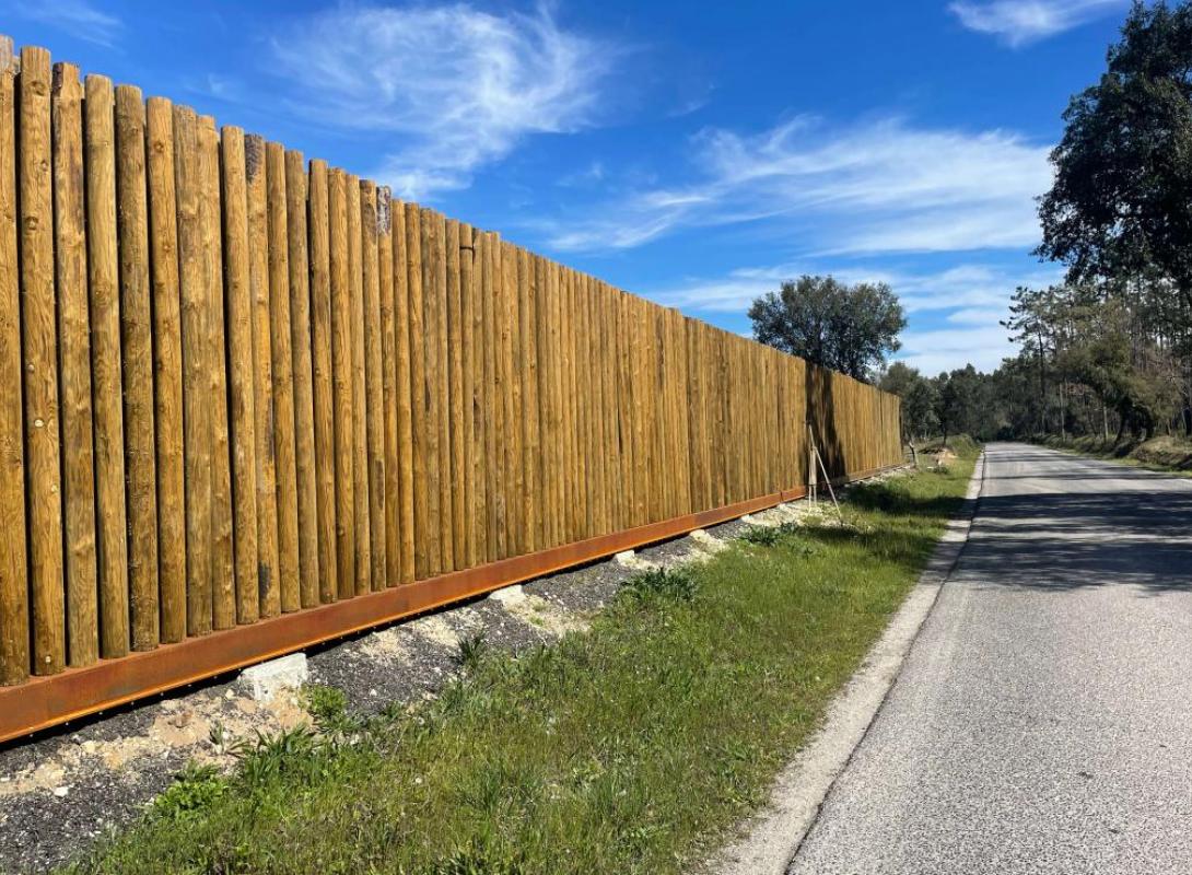 Solução inovadora e sustentável para mitigar o ruído do tráfego rodoviário e a exposição a radiações eletromagnéticas